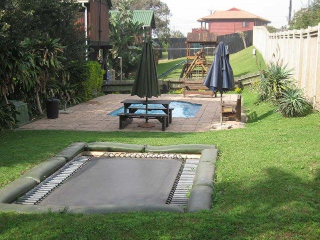 Vulamanzi: Trampoline and  swimming pool